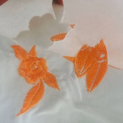 Polyester/cotton borduurwerk, achterkant, interlining met functionaliteit die gemakkelijk kan worden weggerukt