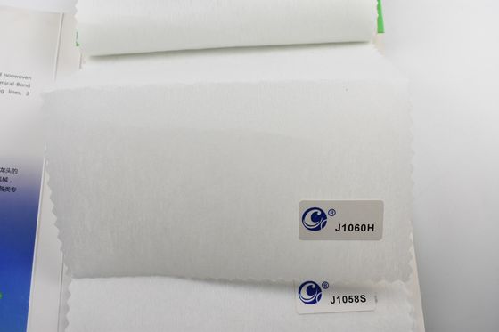 Zwakke 100% polyester borduurwerk Ondersteuning Niet-geweven stof voor kledingstukken Fusing Interfacing