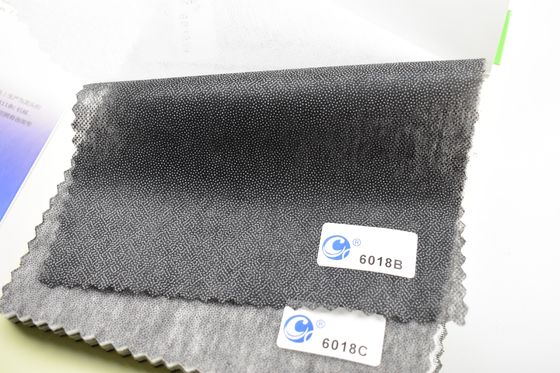 Vervaardiging van kledingstukken van 100% polyester niet-geweven fuseerbaar materiaal